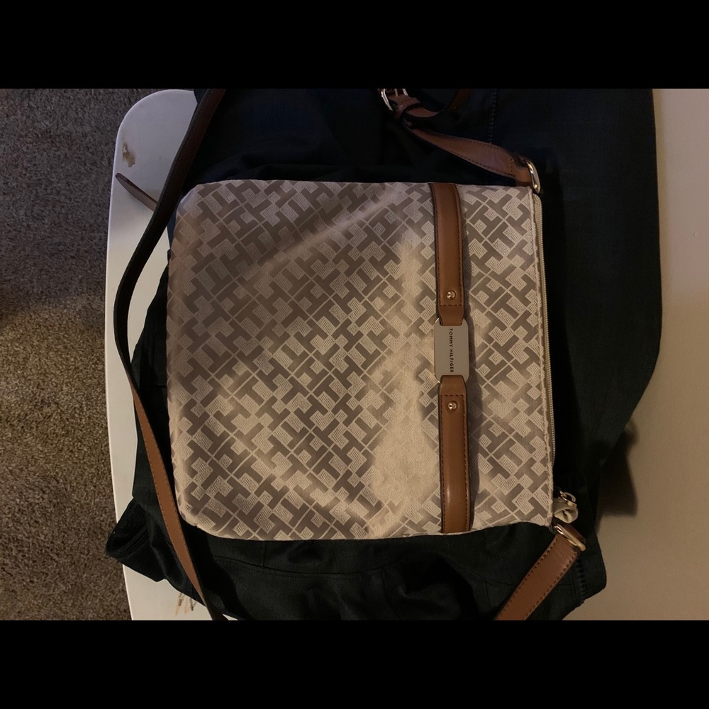 Tommy Hilfiger crossbody